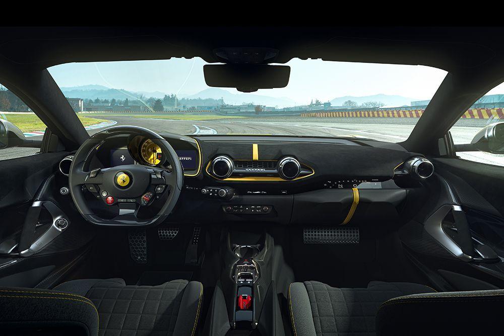 Ferrari_812_Competizione_interior .jpg